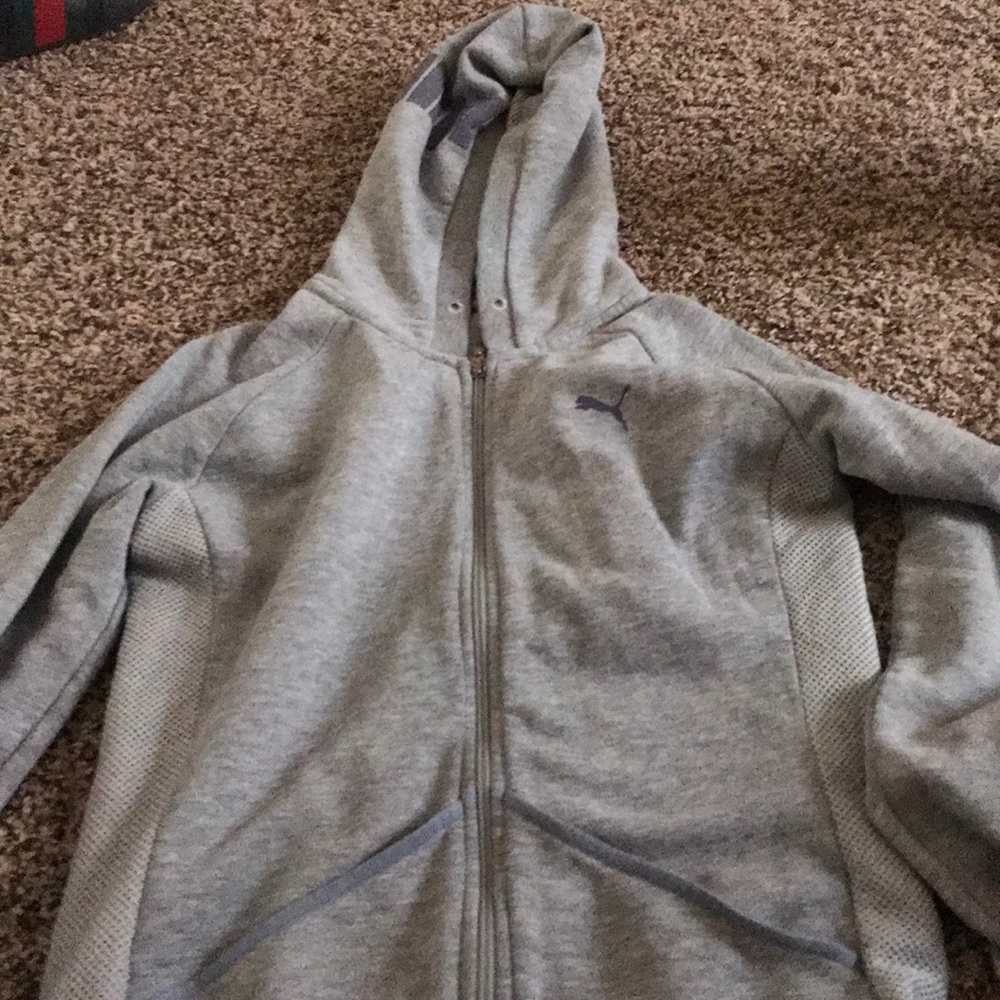 Women’s Puma Pull up.